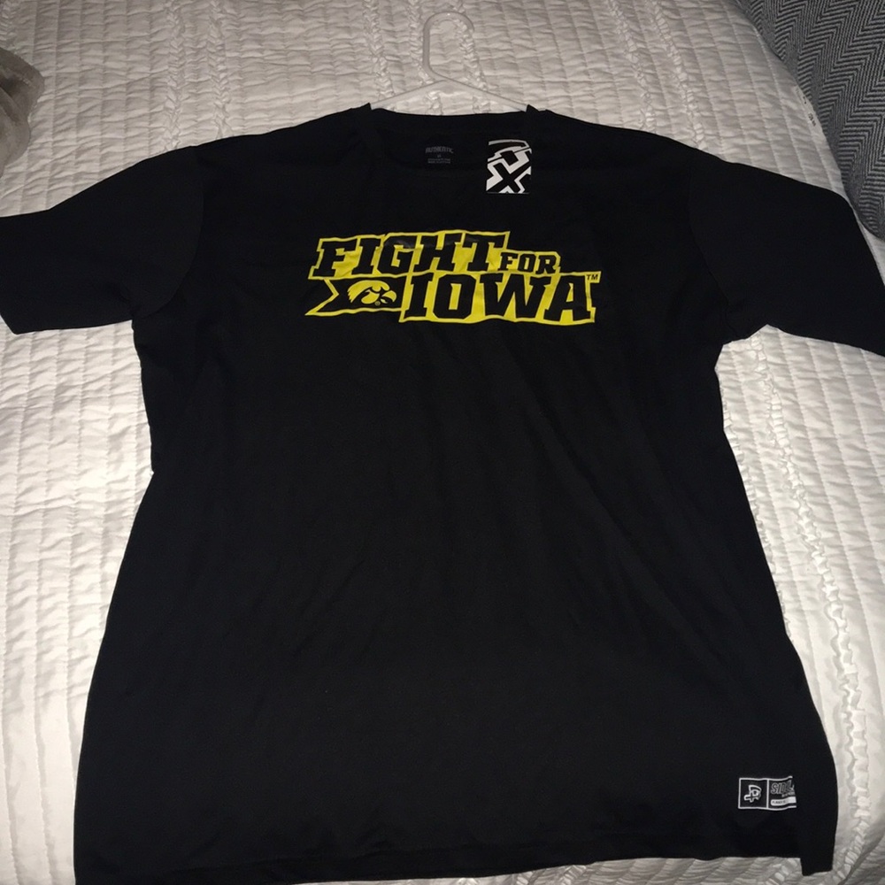 NEW IOWA HAWKEYES T SHIRT